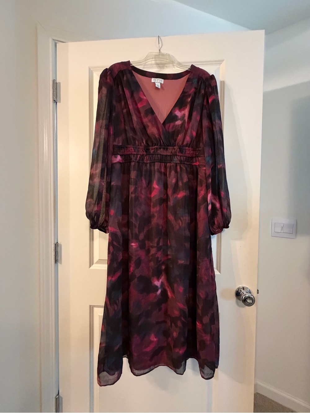 Sofia Vergara  V-Neck Long Sleeve Midi Dress in Plum Floral